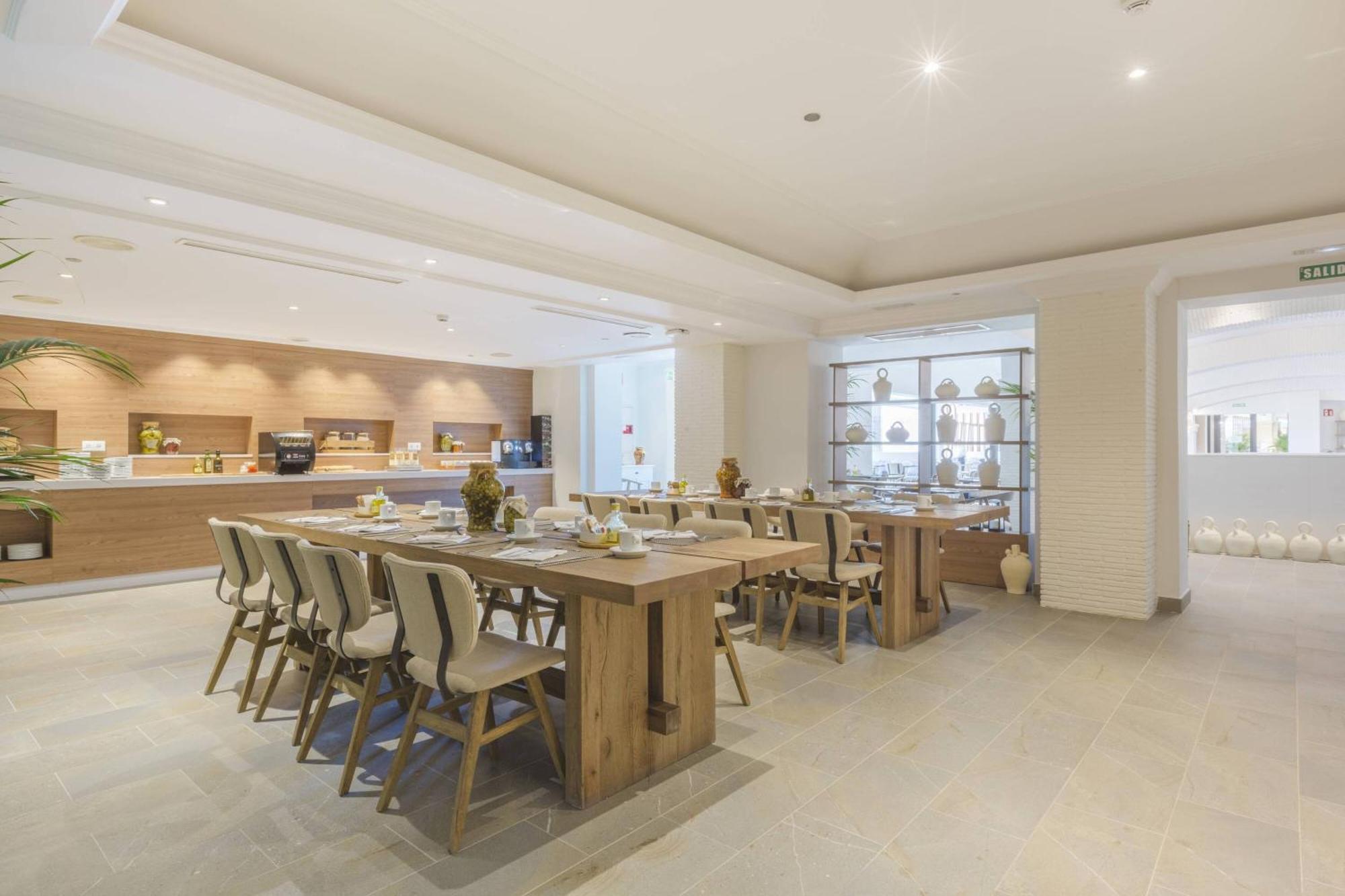 Denia Marriott La Sella Golf Resort & Spa Екстериор снимка The dining room at the 100 Queen's Gate