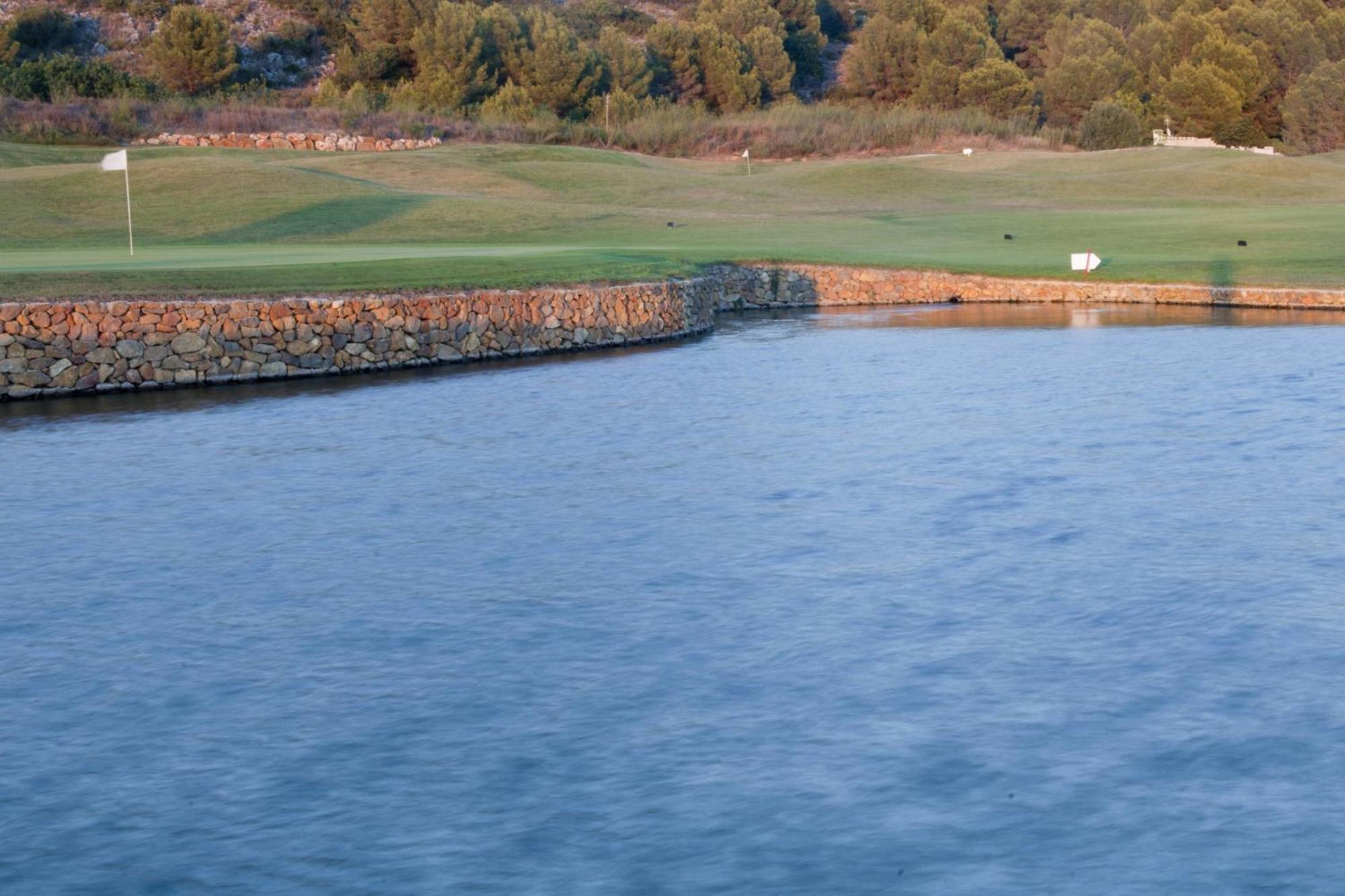 Denia Marriott La Sella Golf Resort & Spa Екстериор снимка The 18th hole at Torrey Pines