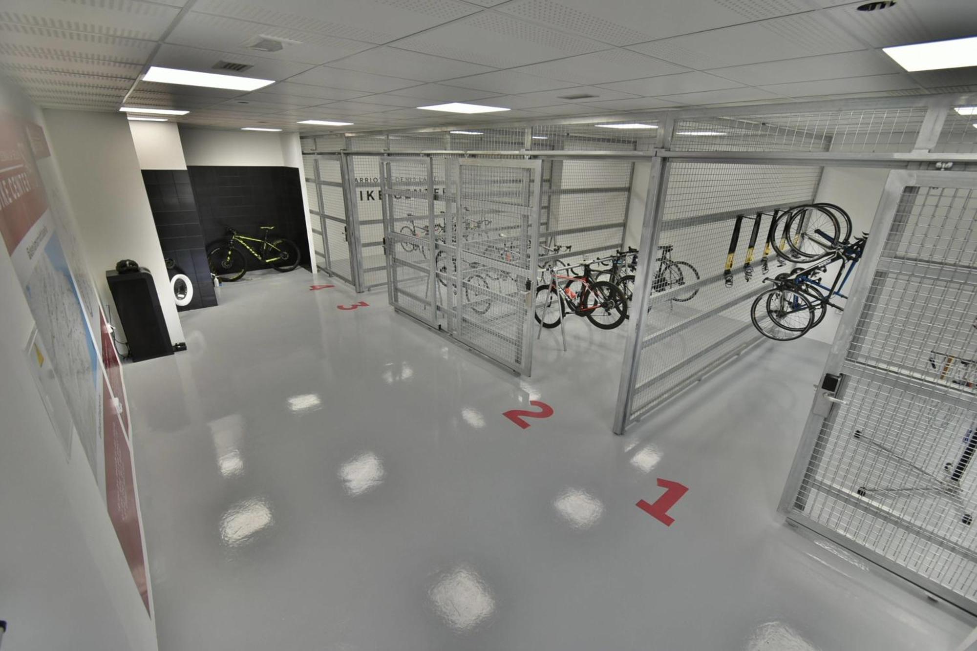 Denia Marriott La Sella Golf Resort & Spa Екстериор снимка Bicycle storage area
